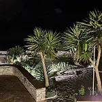 בית נופש Flintstones Summer House - *