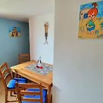 בית נופש Flintstones Summer House -